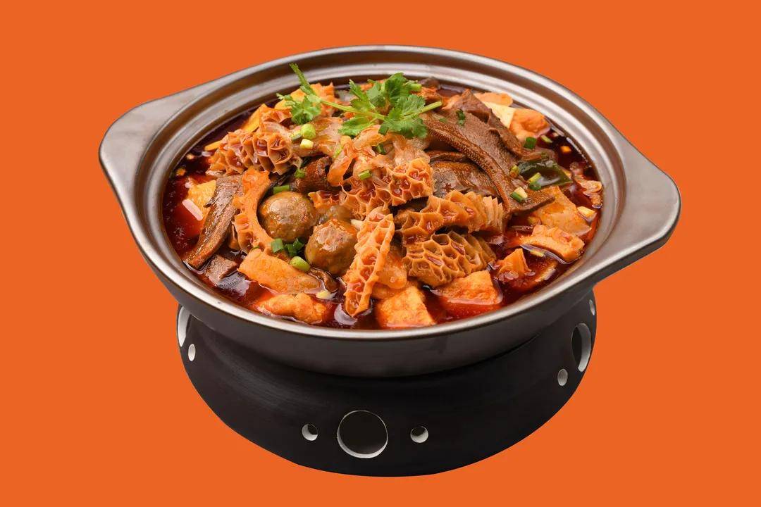 这是一家来自于美食之都重庆的牛杂煲店,有牛杂煲,牛杂毛血旺,牛杂