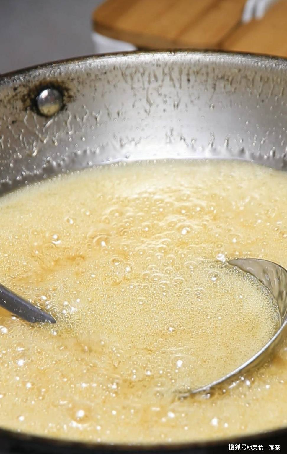 在家怎么做冰糖葫芦的糖浆 62435ab67eb245ae94d15b7a0273efa0.jpeg