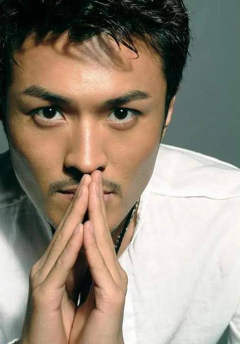 原创国民女神高圆圆前男友出道多年不温不火娶圈外妻子婚后幸福