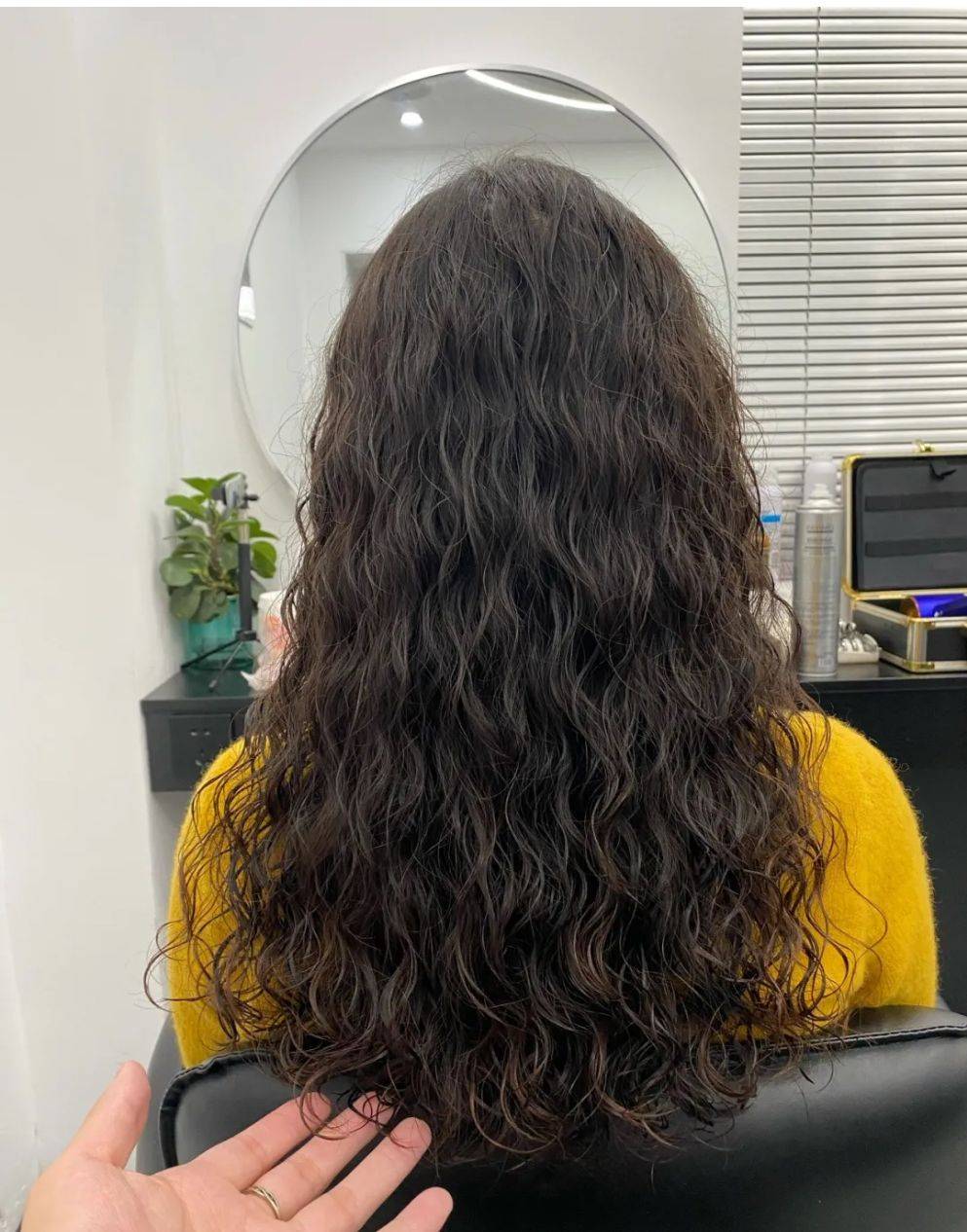 发型春节发型怎么选?都是卷烫发别错过,很洋气