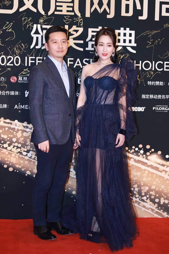 黑色 谁说纱裙只适合年轻女孩？瞧马苏的造型好美艳，成熟女人适合照搬