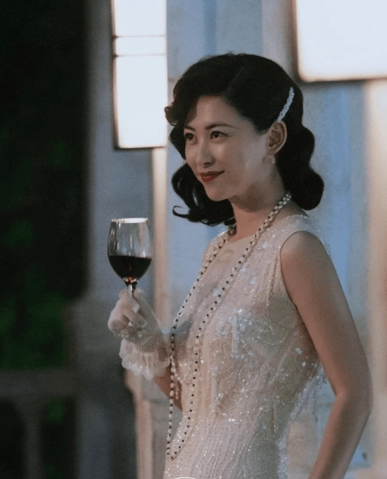 发型女明星的惊艳瞬间：刘亦菲犹如落入凡间的仙女，热巴好清纯