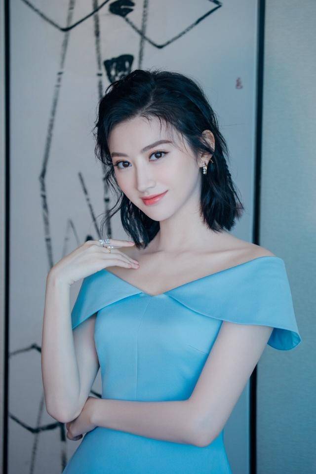 发型景甜只是剪了一款波波头，30岁秒变成18岁少女，看后我也想剪短发