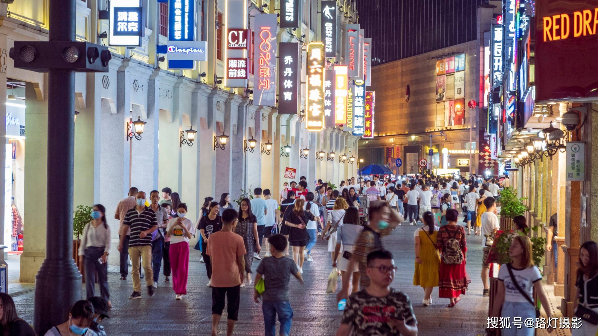 夜生活|中国“睡觉最晚”的省会城市，风光好美女多，凌晨2点街上还热闹