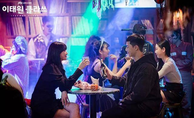 朴世路|8.8分,漫改复仇大戏,从认真数钱开始