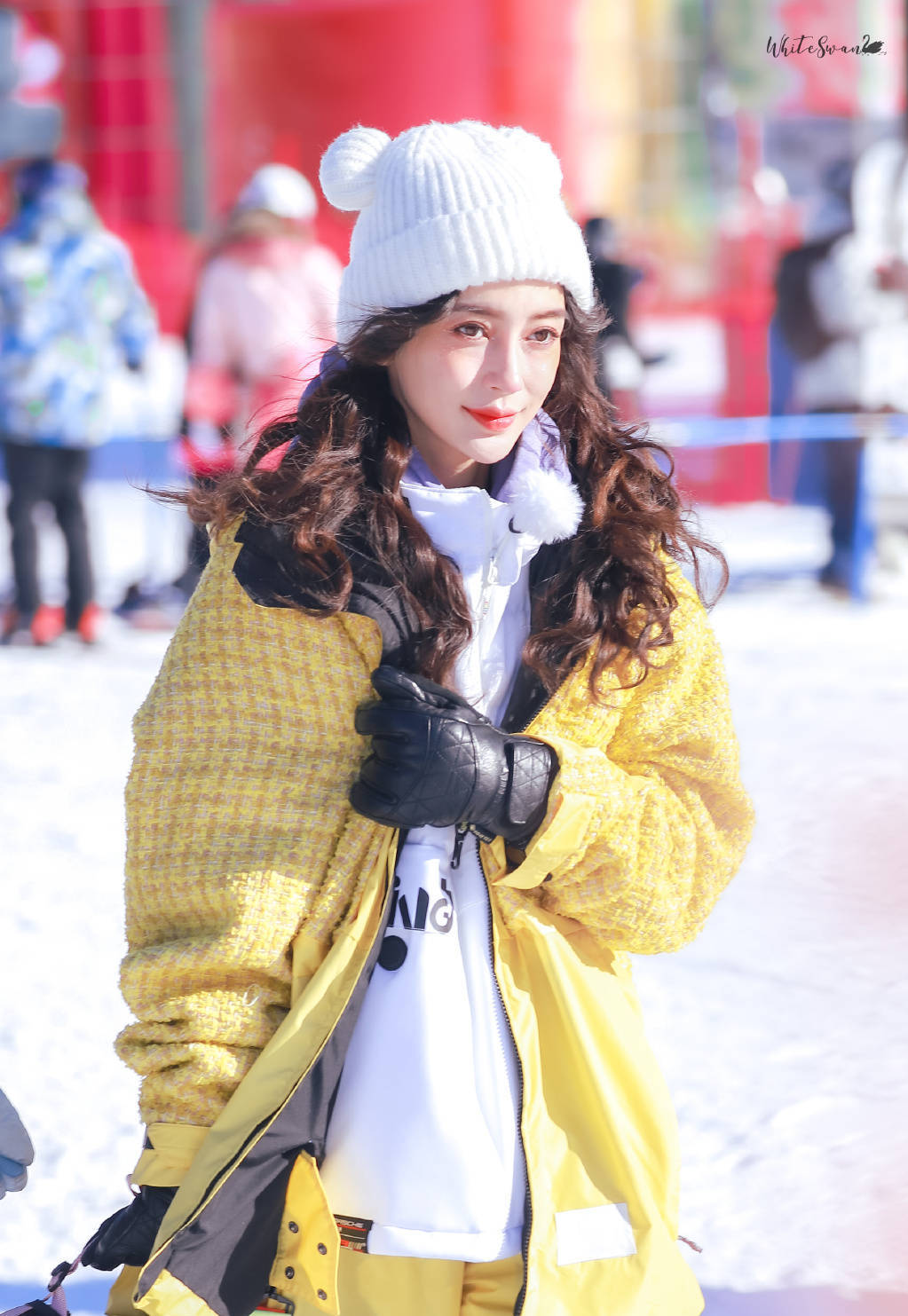 angelababy穿亮黄色套装录综艺 造型减龄软糯可爱-搜狐大视野-搜狐