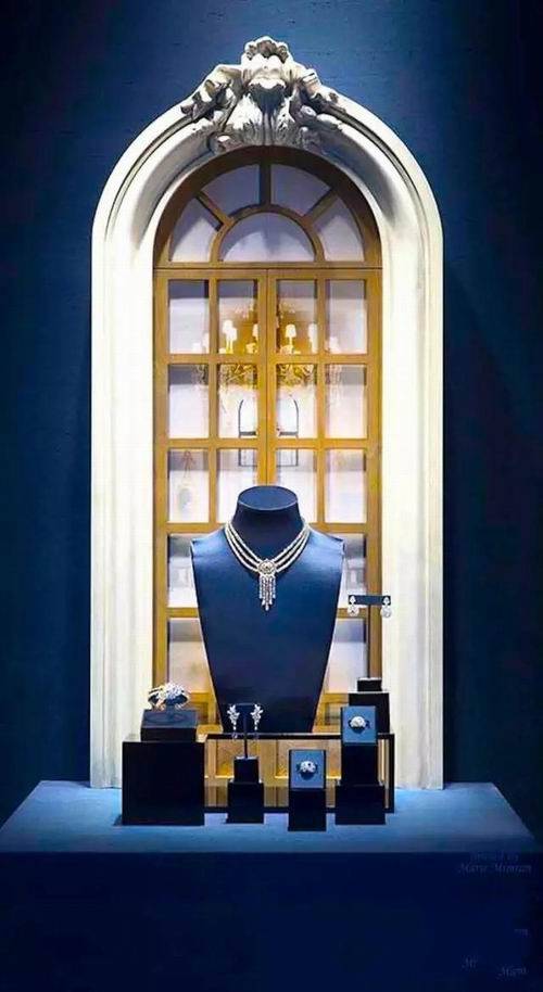 橱窗的灯光设计与处理技巧 小编浅谈橱窗灯光的设计_照明_光照_色彩