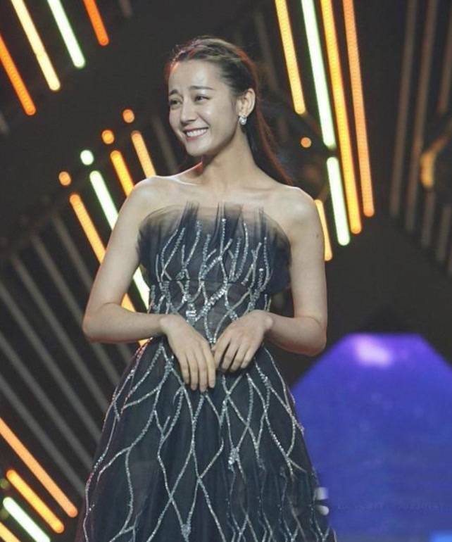 部位女明星也躲不过脱妆？欧阳娜娜完全不敢认，热巴更是油光满面