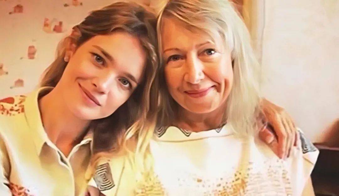 怎么当上国际超模 9503f973842a49c896f5b06ffd2673e8.jpeg