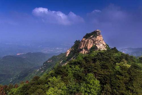 河南信阳有个县市，年平均气温22度，被誉为“云中花园”