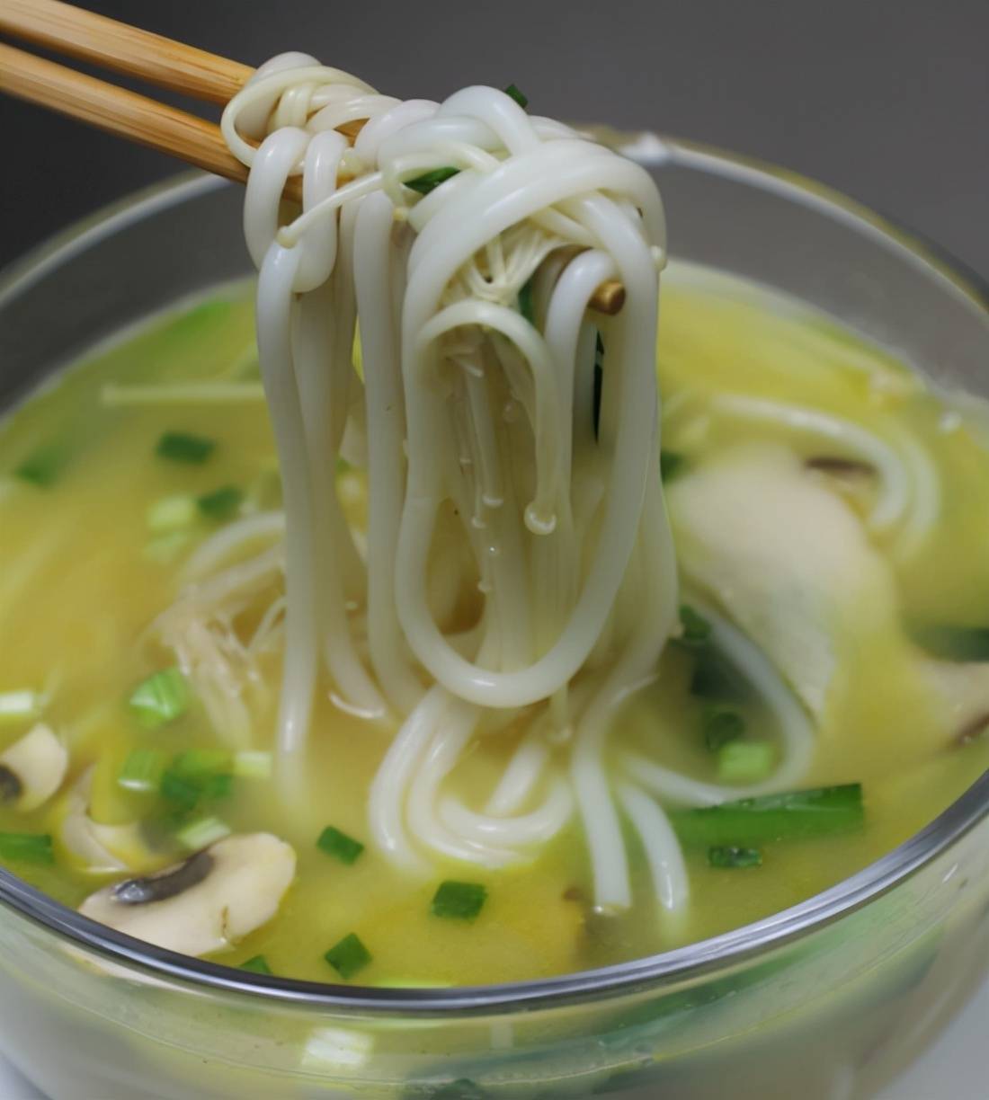 家常菜谱菌汤米线