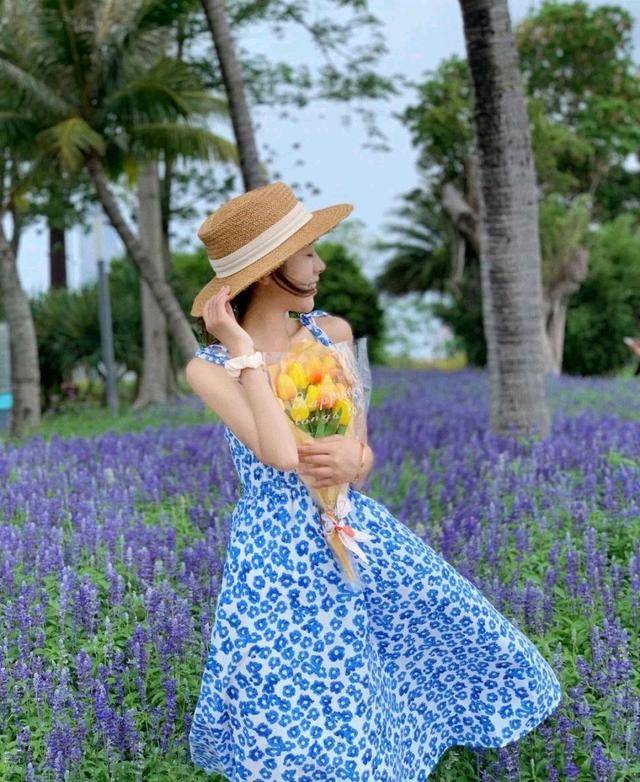 花纹 印花设计的连衣裙穿出高级感