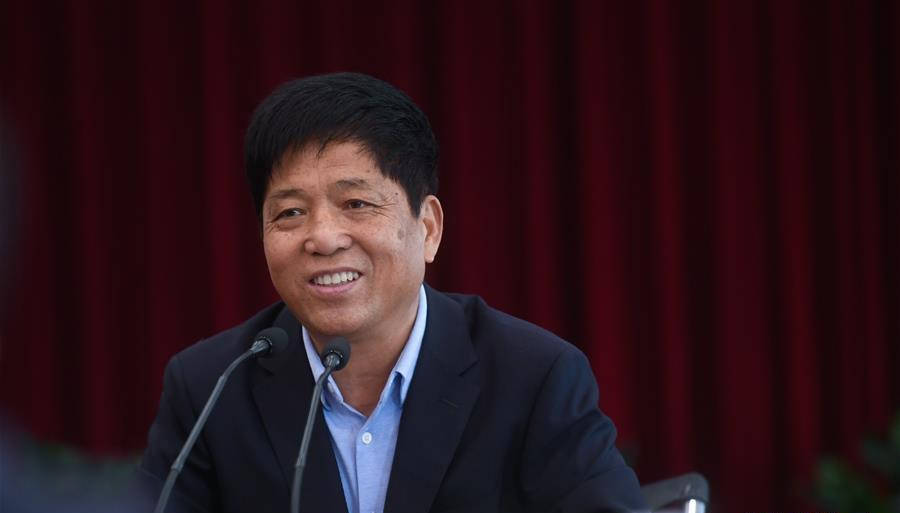 从服装厂工人逆袭为百亿富豪,他靠做服装生意,身价120亿_李如成