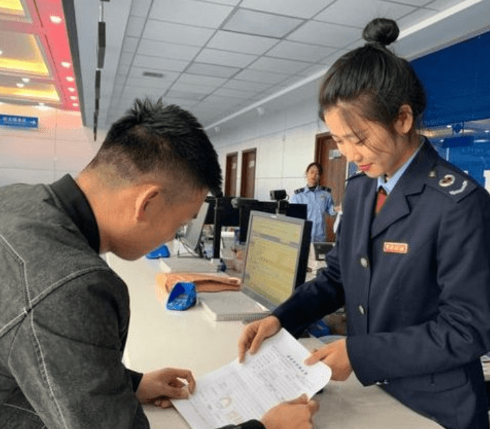 BOB全站乡镇公务员开始招聘部分岗位“三不限”门槛比以前更低了(图1)