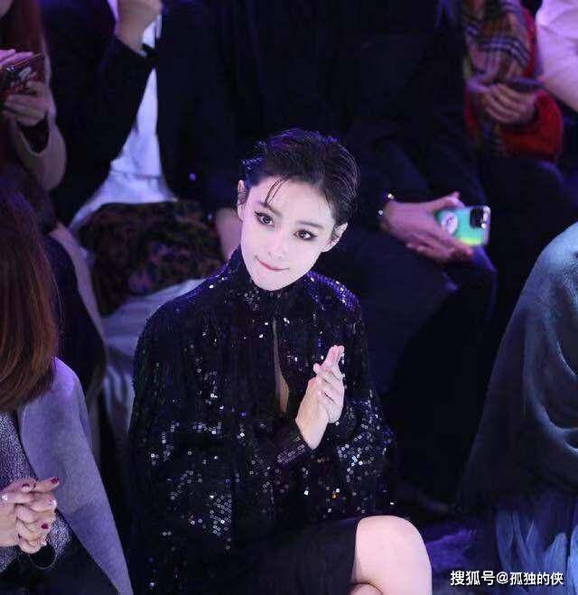 中分大S小S合体为侯佩岑庆生！大S剪齐刘海像初中生，变化太大认不出