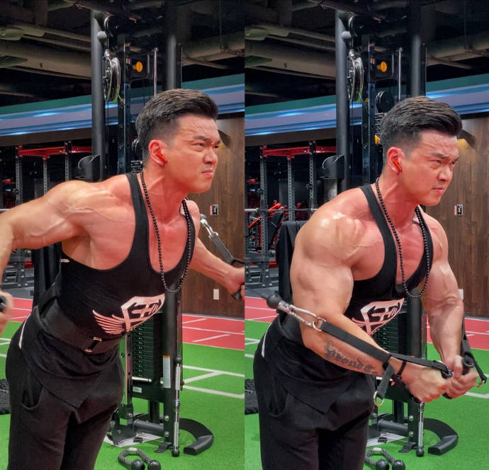 43岁的肌肉大叔,是主持人也是健身达人,霸气麒麟臂健壮给力!