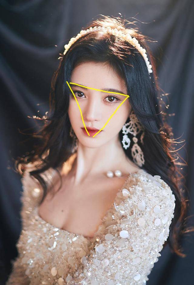 发型丝芭是不是开了“鞠学”课?各个妆容和神态都太像小鞠了