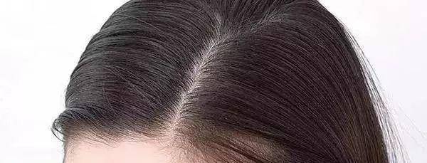 发型被宋祖儿逗笑!遇见粉丝求合影,赶紧去洗刘海,太可爱了