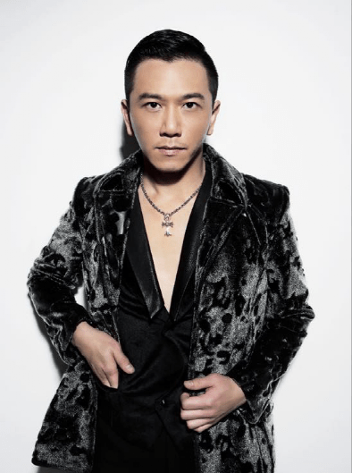 3婚2离50岁得女57岁靠卖卫生巾圈钱温兆伦经历了什么