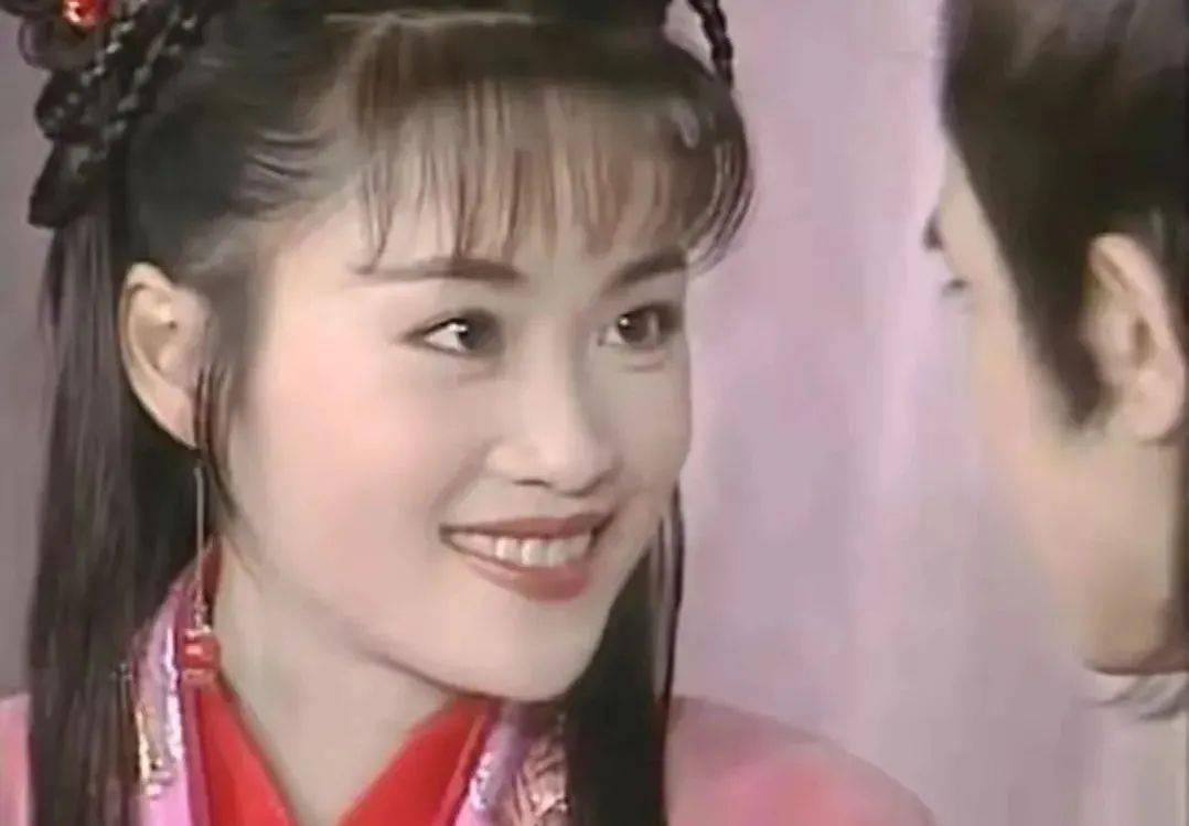 鼻翼谁说鼻子高才出美人？这10位小鼻子、塌鼻子女星，个个精致可爱