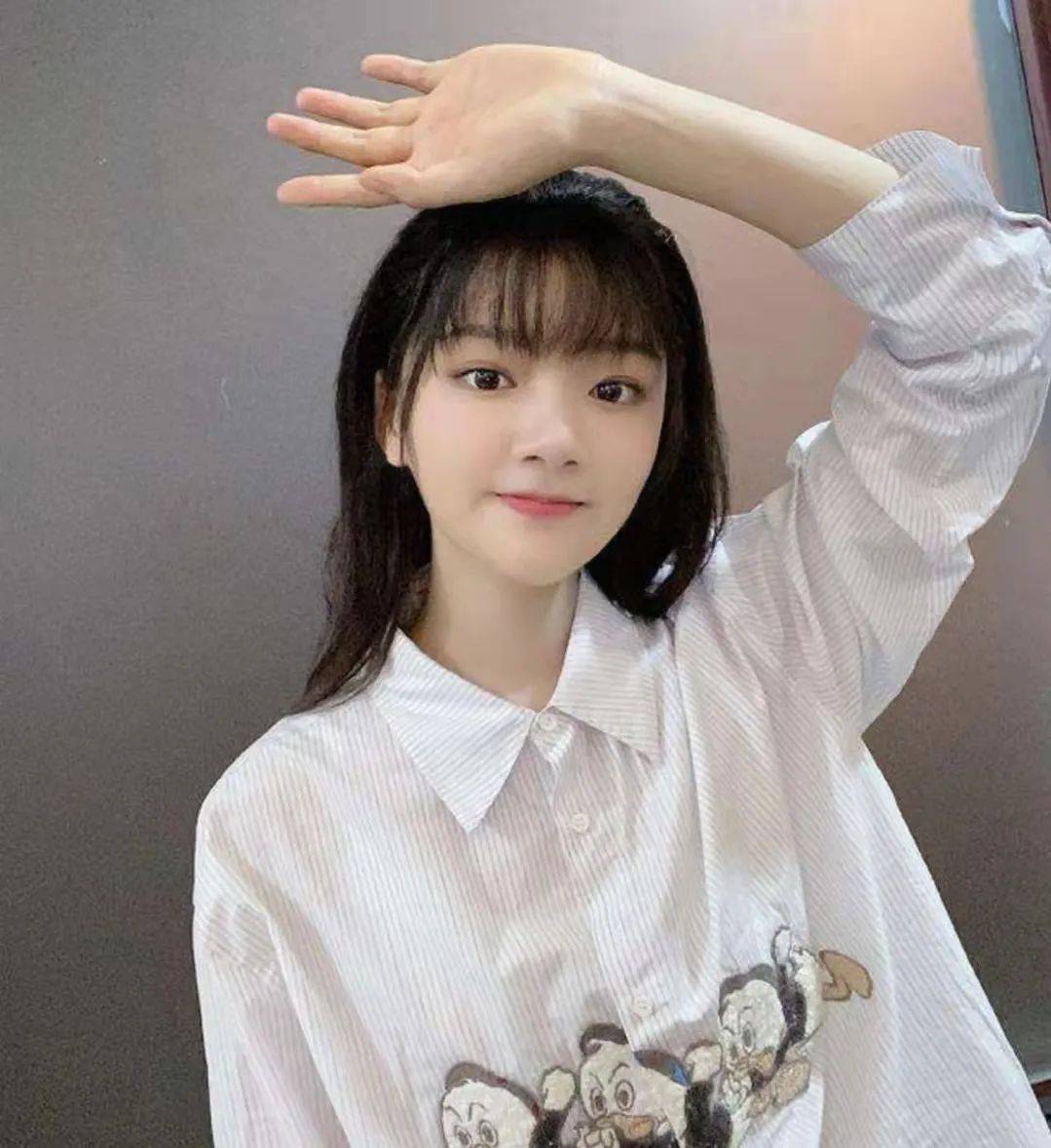 鼻翼谁说鼻子高才出美人？这10位小鼻子、塌鼻子女星，个个精致可爱
