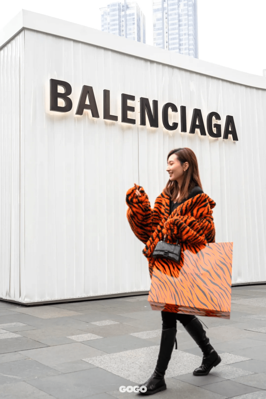 系列 BALENCIAGA限时体验店闪现成都太古里！新春虎年系列来了