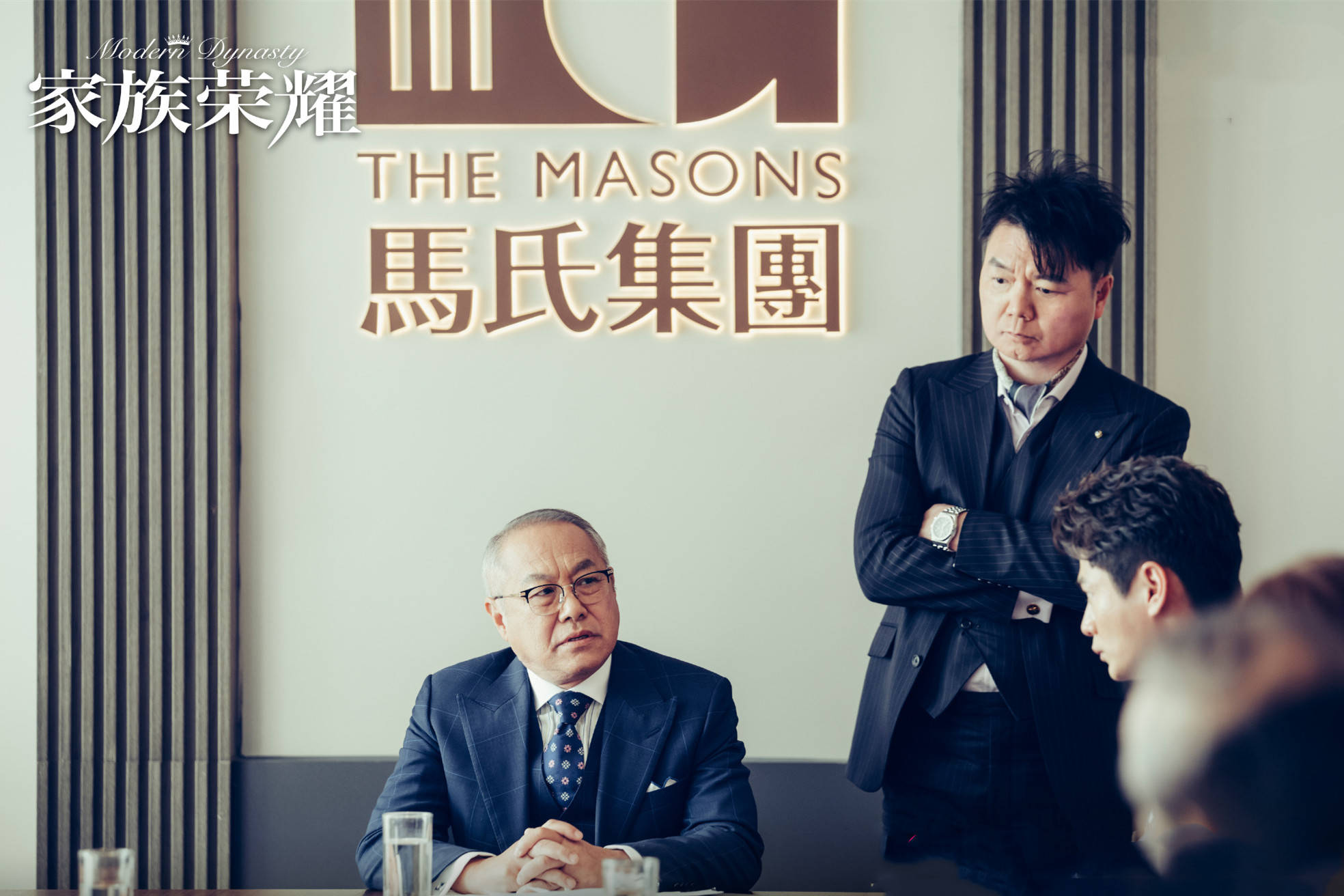 飞虎队|《飞虎3》、《家族荣耀》正热播，暴风雨般的剧情和不敢老的男神