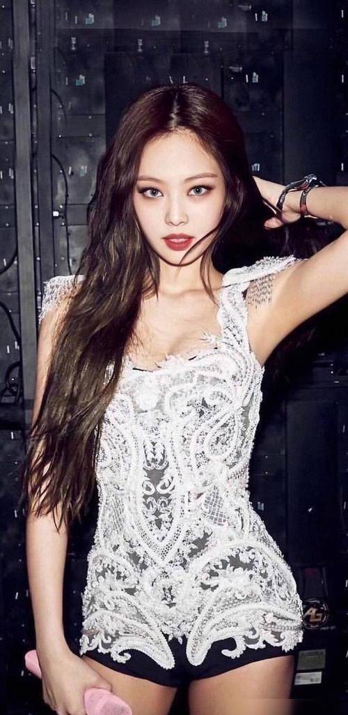 发型Jennie作为南韩时尚标杆，她的整体穿搭有那么好借鉴吗？