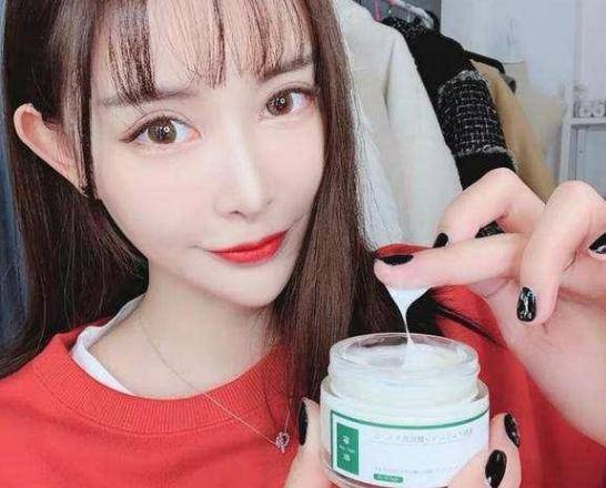进行沈梦辰推荐的神奇面霜火了，保湿滋润抗初老，比香奈儿面霜还好用