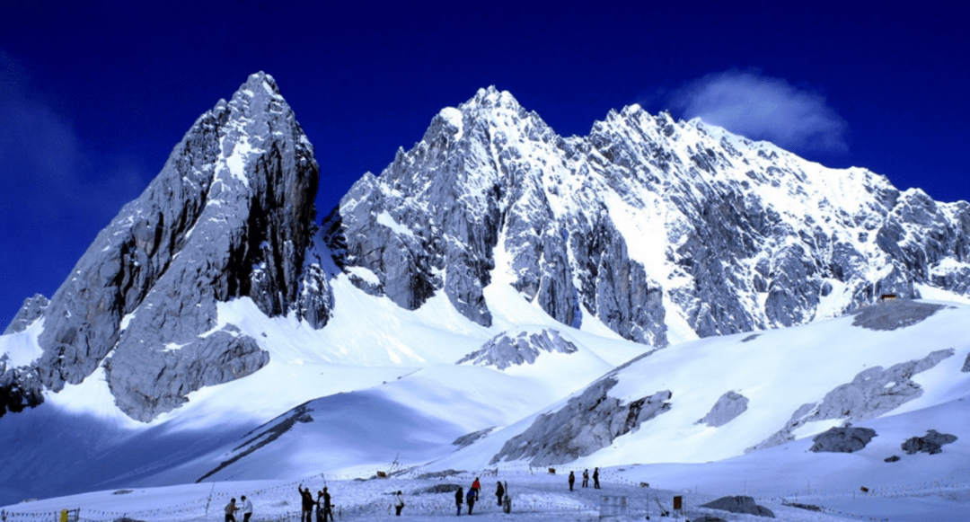 珠峰早被登顶，为何玉龙雪山比其低3000多米，却至今无人登顶？