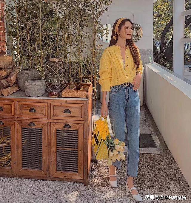 颜色 李沁带火了一种新穿搭,叫“蛋黄毛衣+牛仔裤”,青春活力又减龄
