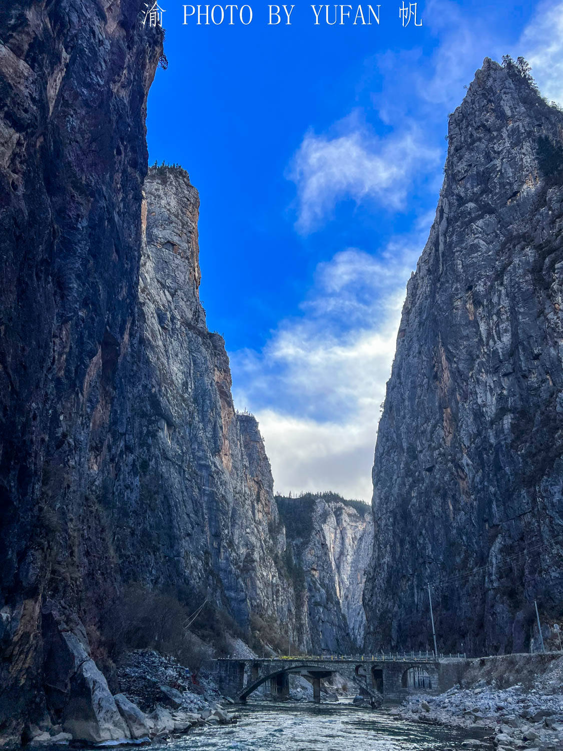 原创藏在西藏大山里的吉荣大峡谷两边都是4000米高山比三峡还险