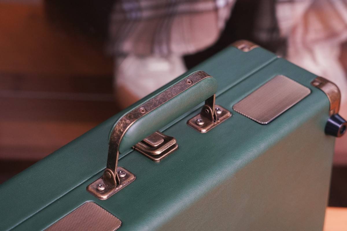 平价的梵珐尼复古蓝牙留声机，自带怀旧手提箱，超高颜值