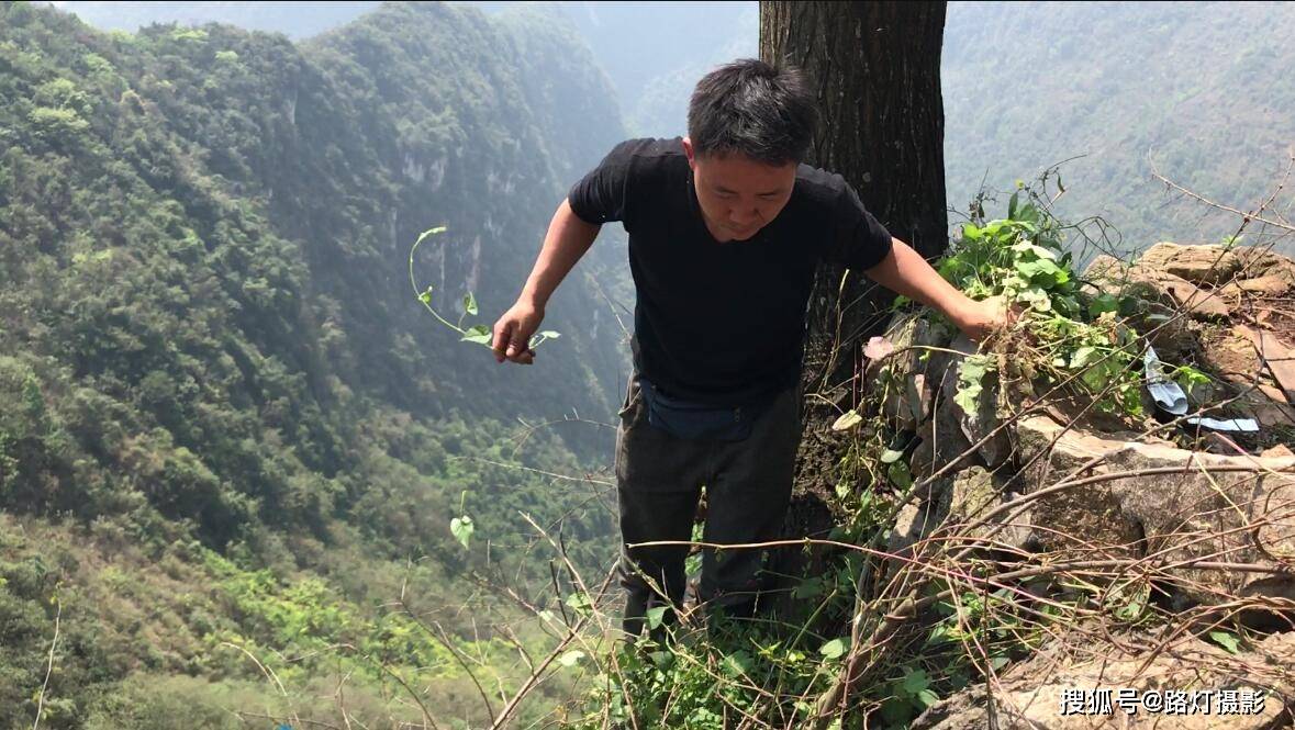 悬崖|贵州80后小伙独居悬崖13年，住石头房靠放羊为生，却年入十几万