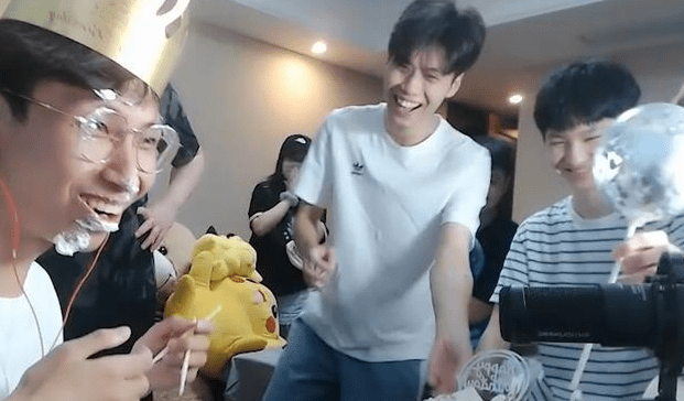 苦瓜|梦泪公开表白，大方发文：老婆生日快乐！晒老婆美照，颜值太高了