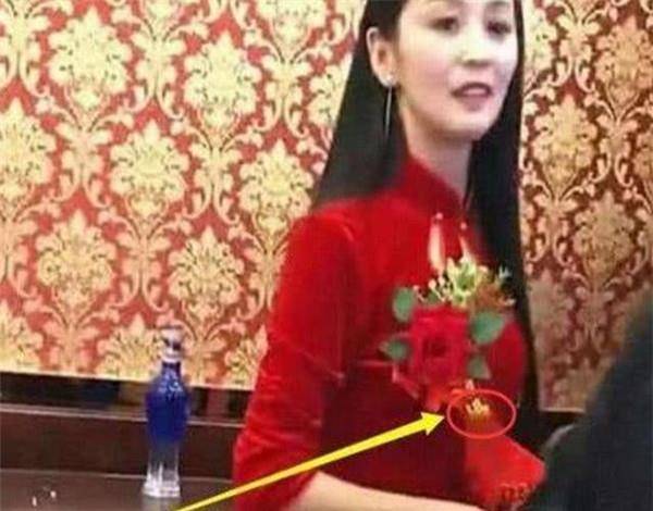 身材冻龄婆婆婚礼上走红，儿媳全程黑脸，儿子：到底谁结婚？