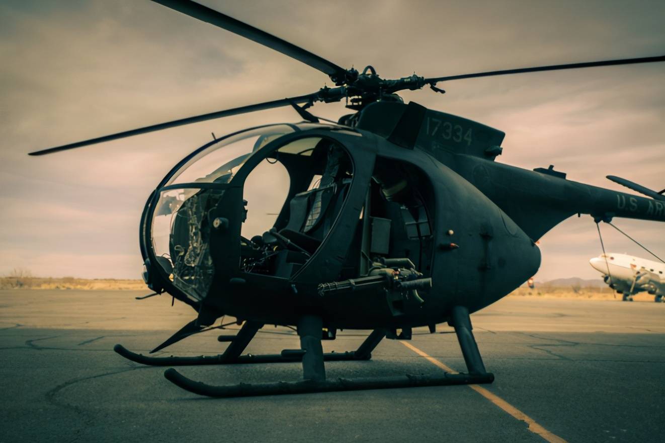 黑鹰掉了小鸟救,黑鹰怂了小鸟上,揭秘美国特种部队专用a/mh-6直升机