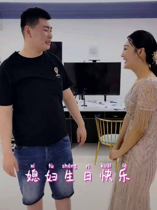 方琼一月工资多少钱啊 e7a6b52b6a48405886aedf43bd080a2e.jpeg