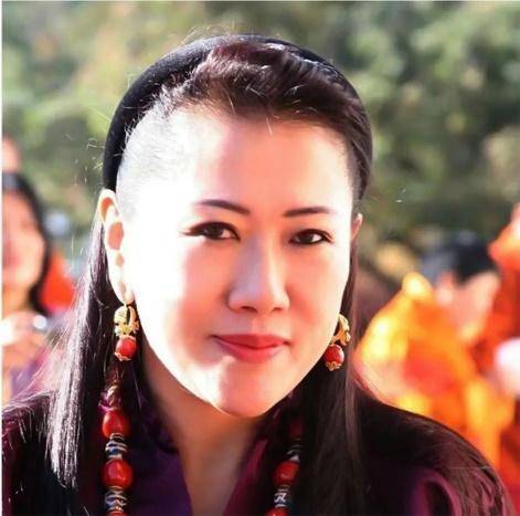 原创             雪山之巅美女多，39岁不丹公主是哈佛高材生，容貌气质盖过王后