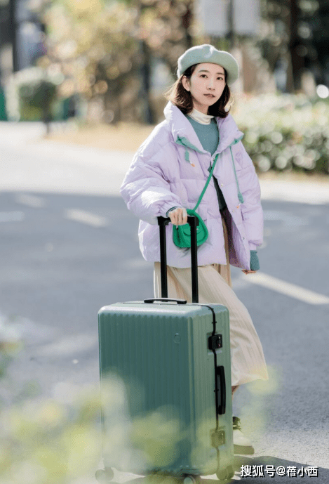 颜色 大地色算什么?新年穿羽绒服选这3种流行色,更显白有气质
