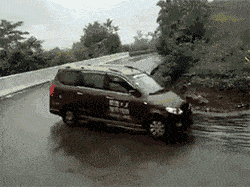 五菱宏光s进入游戏和百万超跑同场竞技,"中国神车"火出圈了
