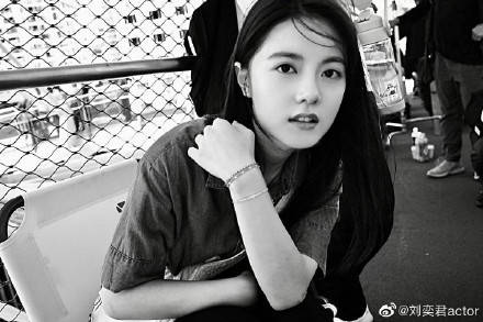 刘奕君|#刘奕君镜头下的赵今麦#技术真不错,拍出来的人物具有故事感