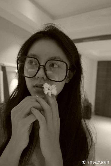 刘奕君|#刘奕君镜头下的赵今麦#技术真不错,拍出来的人物具有故事感