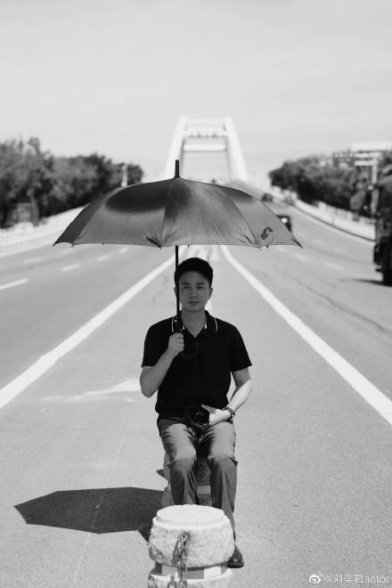 刘奕君|#刘奕君镜头下的赵今麦#技术真不错,拍出来的人物具有故事感