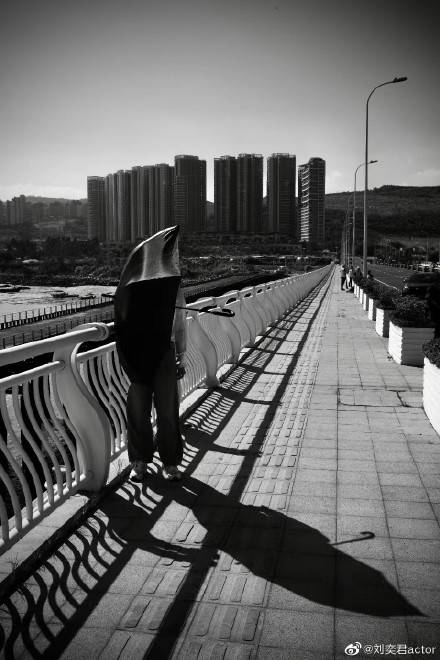 刘奕君|#刘奕君镜头下的赵今麦#技术真不错,拍出来的人物具有故事感