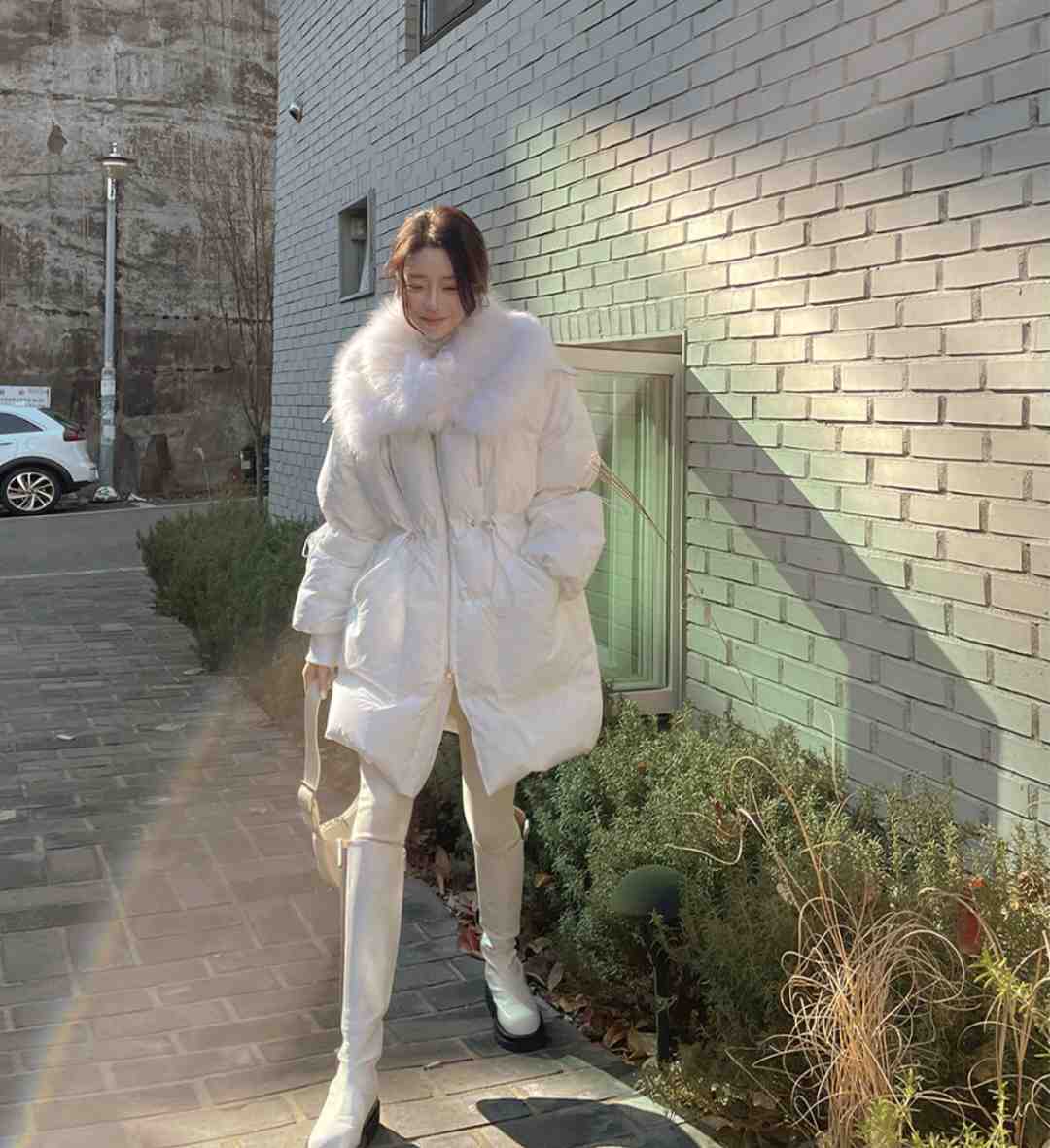 大衣 冬天不要总穿黑裤子了，这些白色长裤清爽减龄又百搭，谁穿谁美