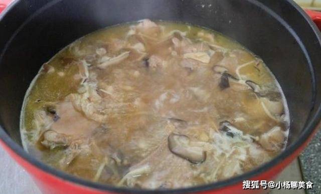 蔬菜|冬天炖菜加点料，家常制作上手容易，吃完后暖心又暖胃