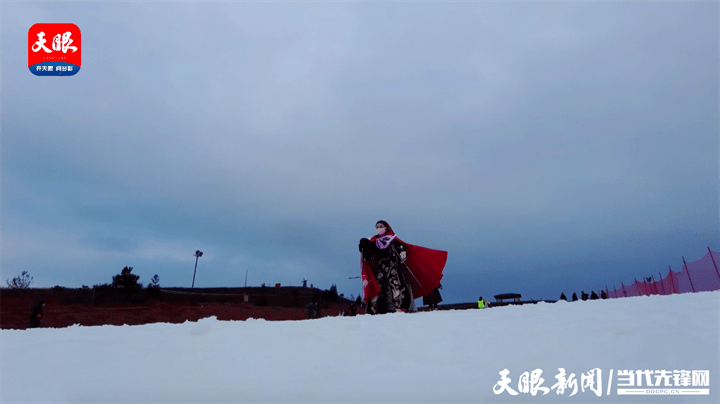 成为了|以国风助力冬奥！汉服小姐姐在贵阳高坡滑雪为奥运健儿加油