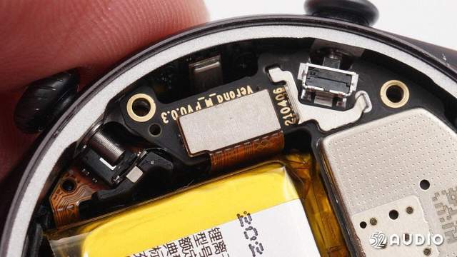 华米amazfit 跃我 gtr3手表数字表冠内部结构一栏,表冠前方设有微动