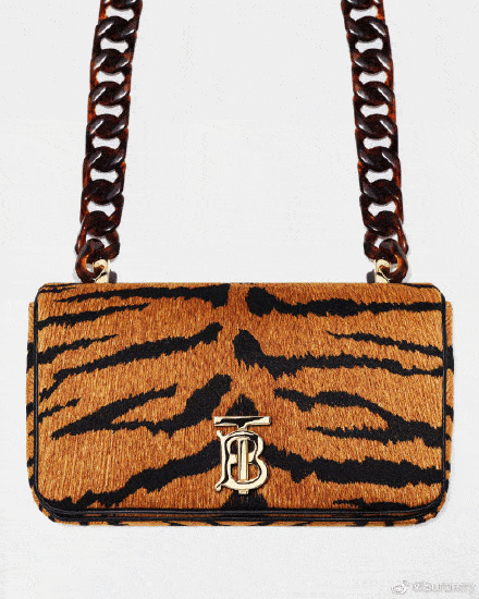 �ݳ�Ʒ����֮��Ļ����޶�PK,˭Ӯ��?